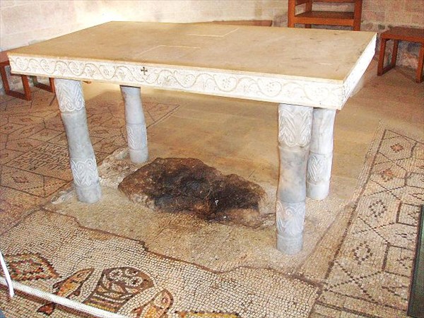 094-Табха-Камень, на котором сидел Иисус-вид спереди